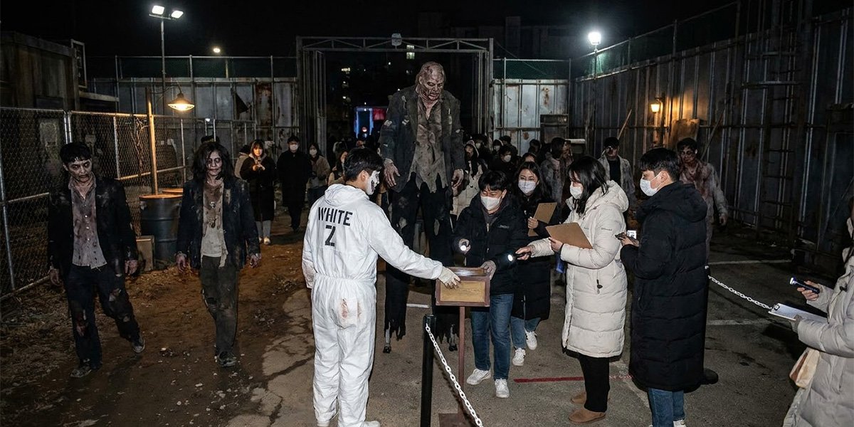 좀비 배우와 관람객이 직접 상호작용하는 블러드시티 제로 이머시브 공연